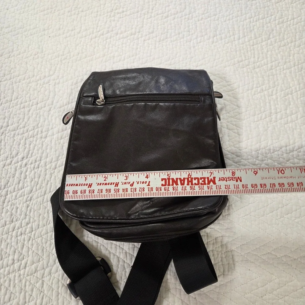 Travelon Dark Brown Leather Sling Crossbody Bag Multi-Pocket Travel Messenger